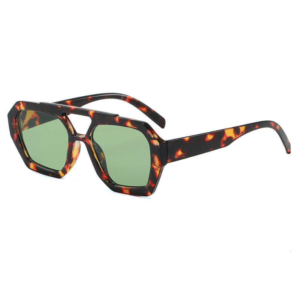 Dame geometrisk solbrille i ekstravagant design Skanto