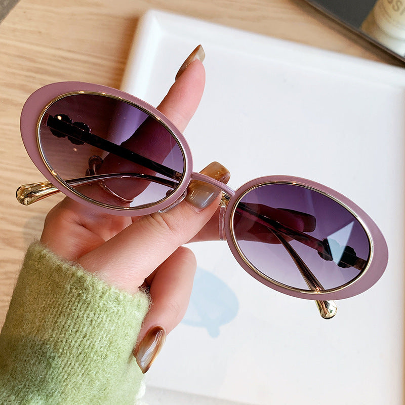 Dame moteriktig solbrille med stilfullt oseanisk design Skanto