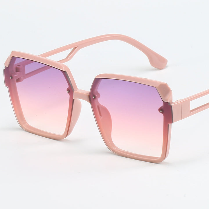 Dame moteriktig kvadratisk solbrille med filigran design Skanto