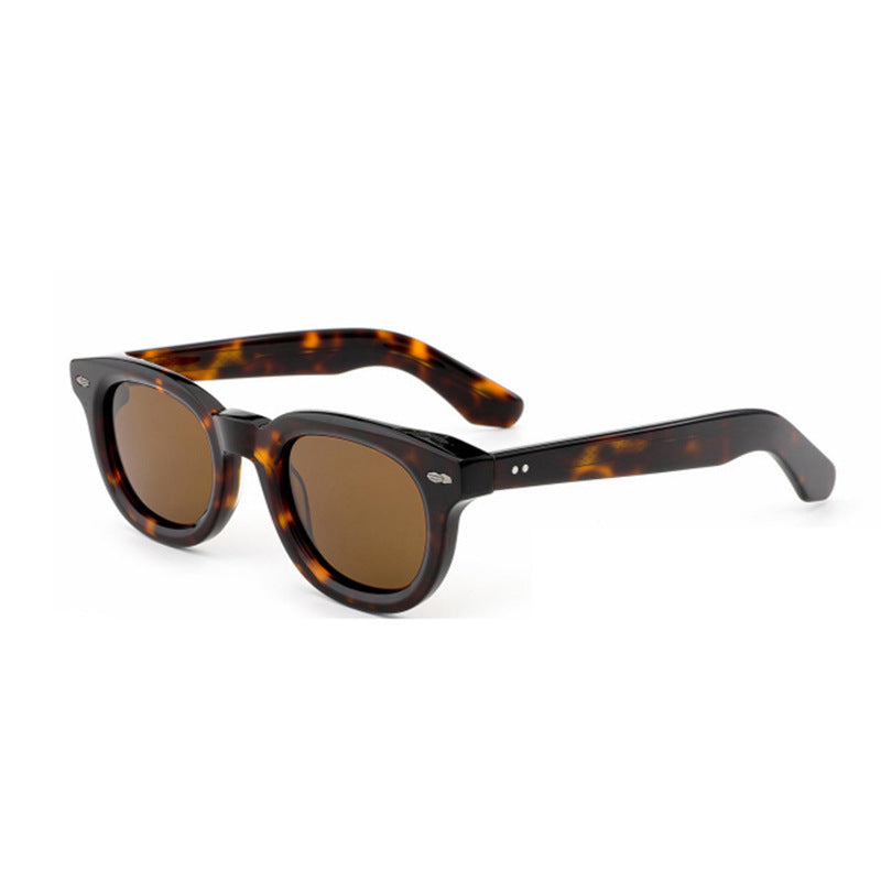 Dame retro-inspirert solbrille med bredt skilpadde-ramme og harmoniske glass Skanto
