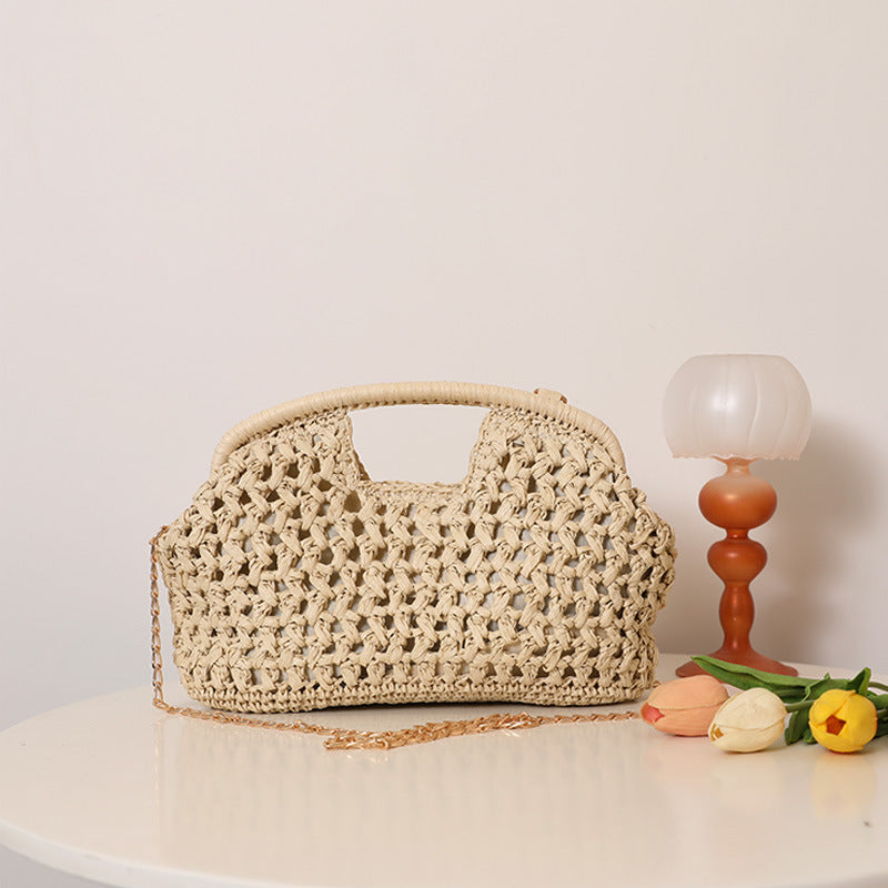 Håndlaget rattantur med elegante håndtak og kedekontakter Skanto