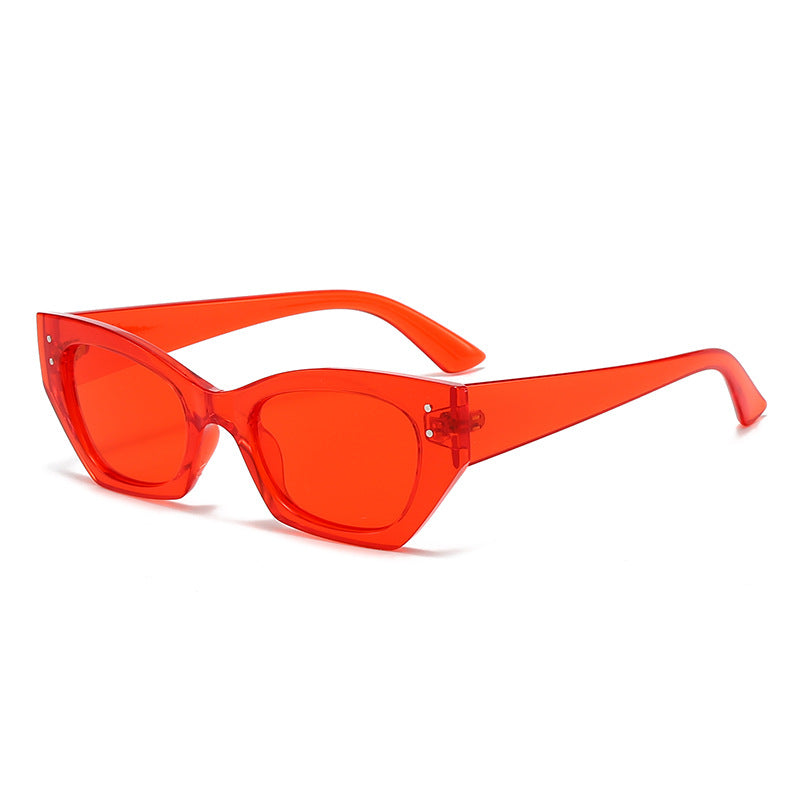 Dame moderne motefull solbrille i innovativt design Skanto