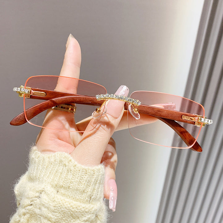 Dame elegant solbrille med unik ramme Skanto