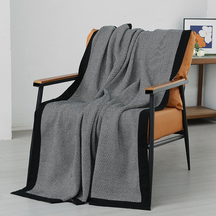 Kvinnelig Elegant Snuggle Blanket laget av Myk Strikk med Geometrisk Mønster Skanto