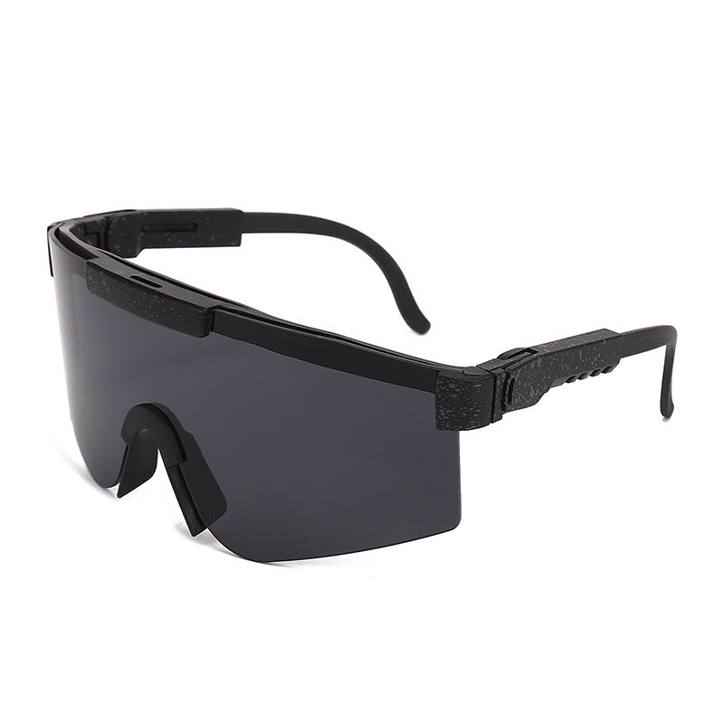 Dame Sporty Statement Solbrille i moderne design Skanto