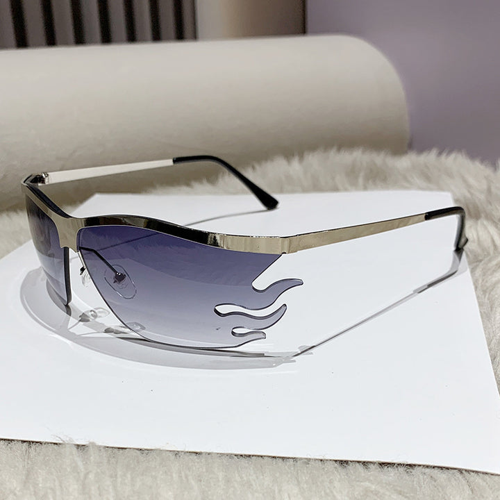 Damer futuristisk solbrille med elegant gjennomsiktig ramme Skanto