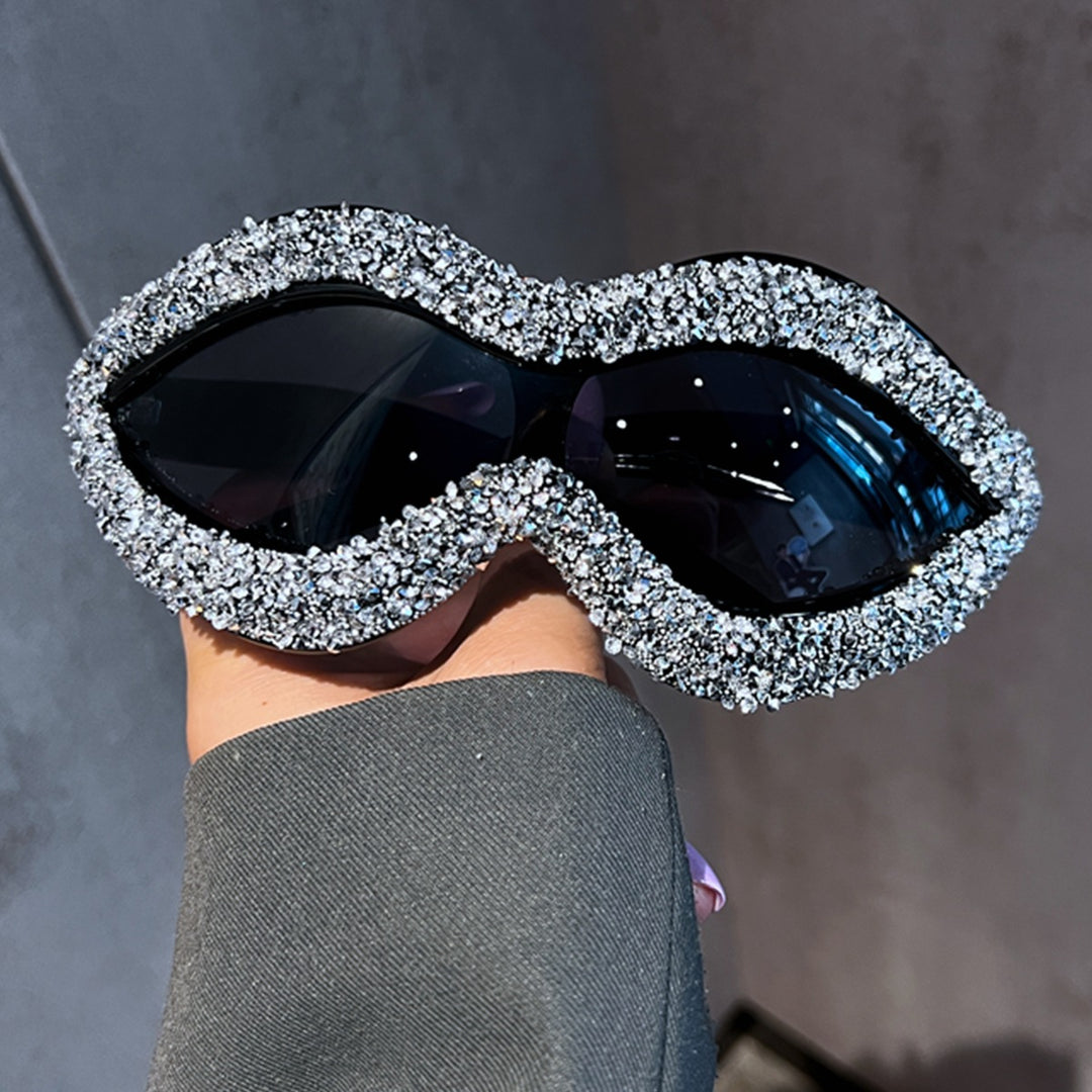 Dame statement solbrille med glitrende strassdetaljer Skanto