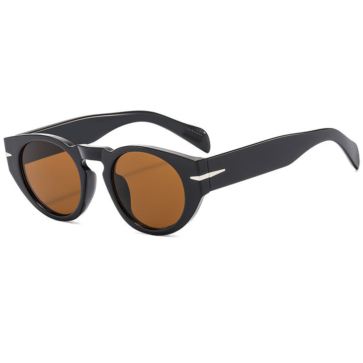 Dame moteriktig solbrille med unikt design og polariserende glass Skanto
