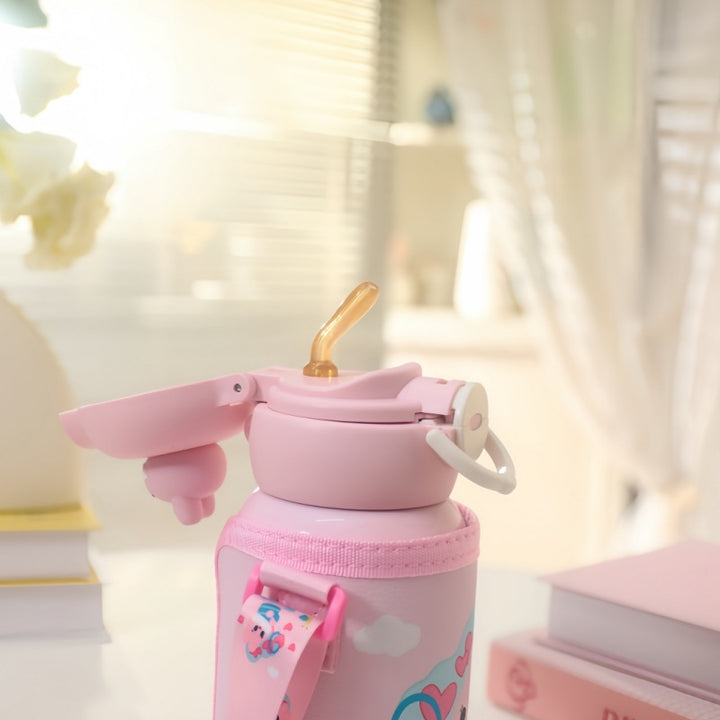 Insulated water bottle with integrated carrying strap and cute cat motif Skanto