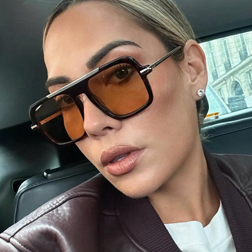 Damer kvadratiske designer solbriller med gullakenter og beskyttende UV-filter Skanto