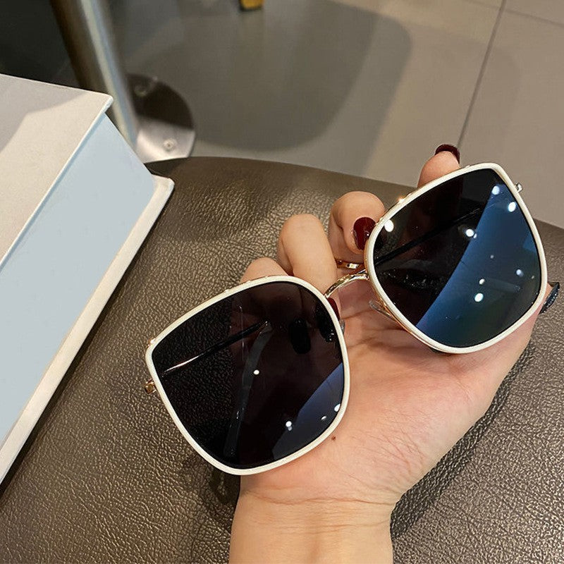 Damer Motebetont Oversized Solbriller i elegant Quadratdesign Skanto