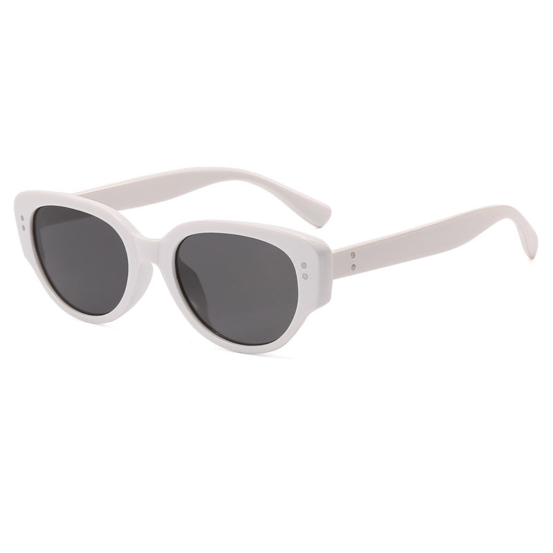 Dame moteriktig solbrille med markant design Skanto