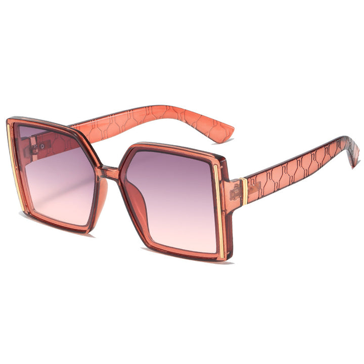 Damer fashionable solbriller i retro-inspirert design Skanto
