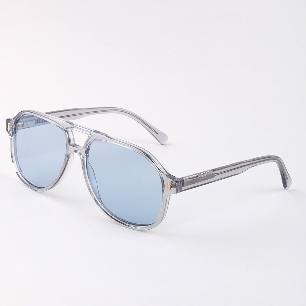 Dame moderne solbrille med innovativ ramme Skanto