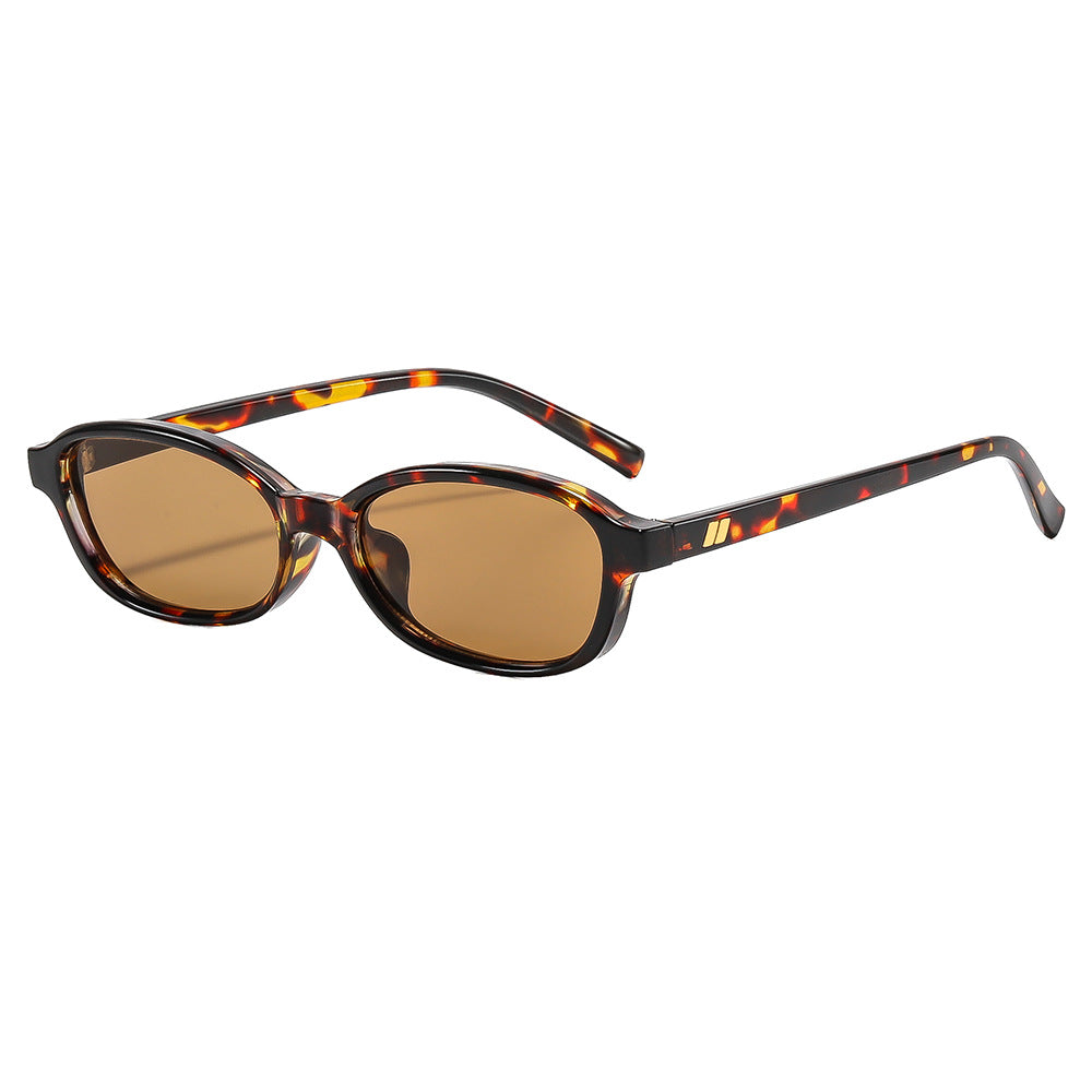Dame fashionable solbriller i stilren oval design med UV-beskyttelse Skanto