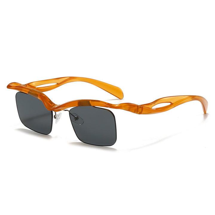 Dame moteriktig solbrille med innovativ ramme Skanto