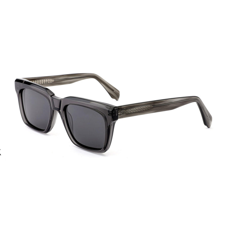 Dame moteriktig solbrille i elegant rektangulært design med robust ramme og UV-beskyttelse Skanto