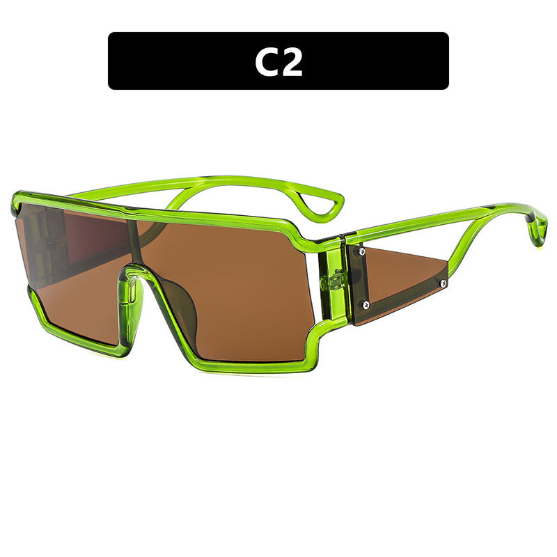 Dame moteriktig sports solbrille med futuristisk design Skanto