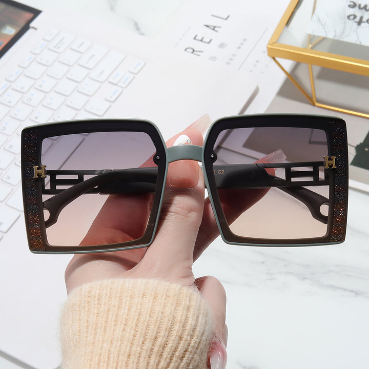 Dame trendy solbrille med ekstravagant, rektangulær ramme Skanto