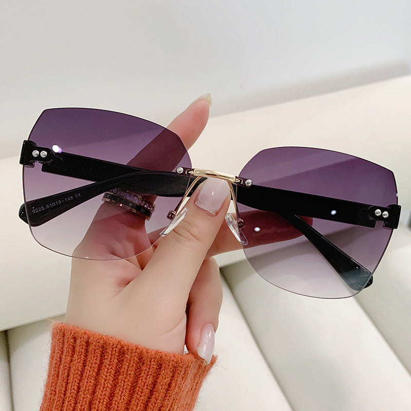 Dame elegant solbrille med innovativ design Skanto