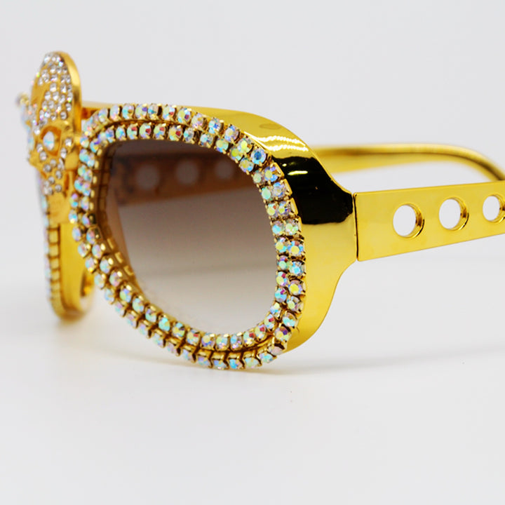 Dame statement-solbrille med uvanlig hodeskalle-design og glitrende strassramme Skanto
