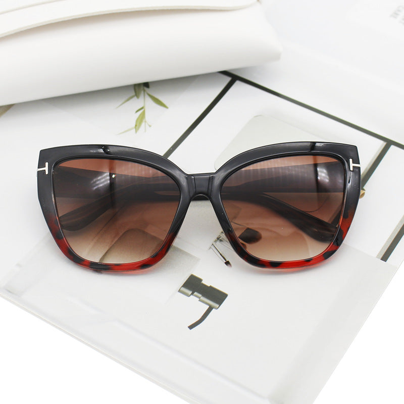 Dame Cat-Eye solbriller med elegante aksenter Skanto