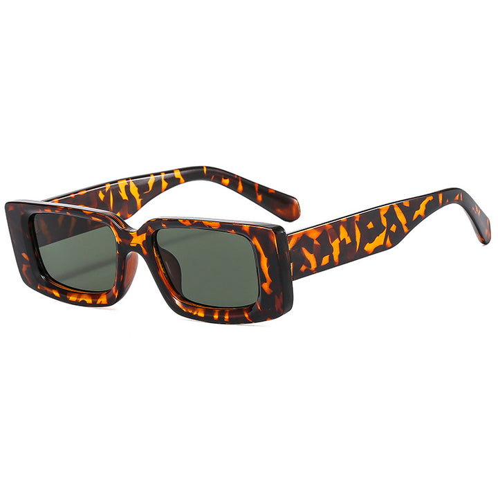 Dame moteriktig solbrille med trendy gjennomsiktig ramme og sporty design Skanto