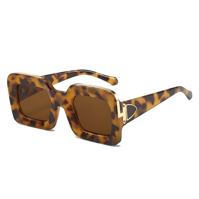Dame kvadratisk solbrille med luksuriøs design og gyldne accenter Skanto