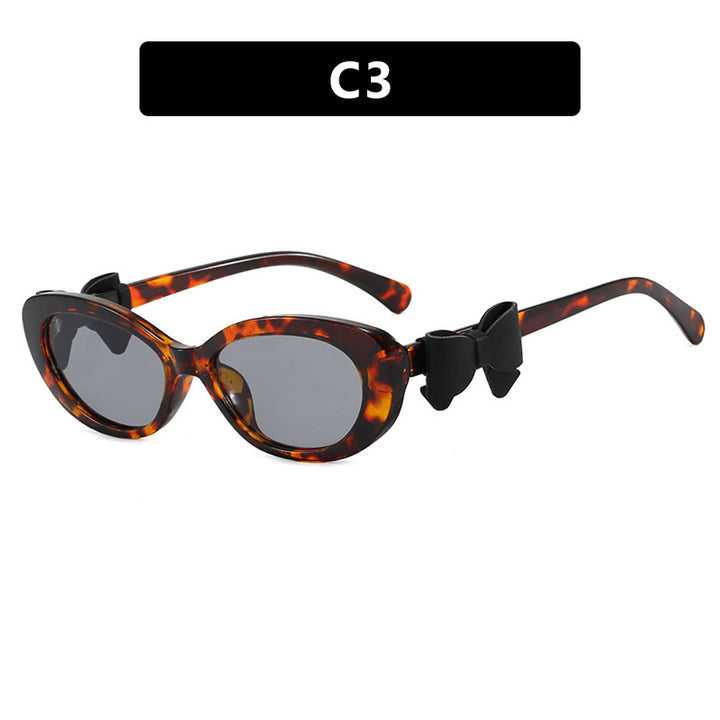 Dame moteriktig solbrille med lekent sløyfedesign Skanto