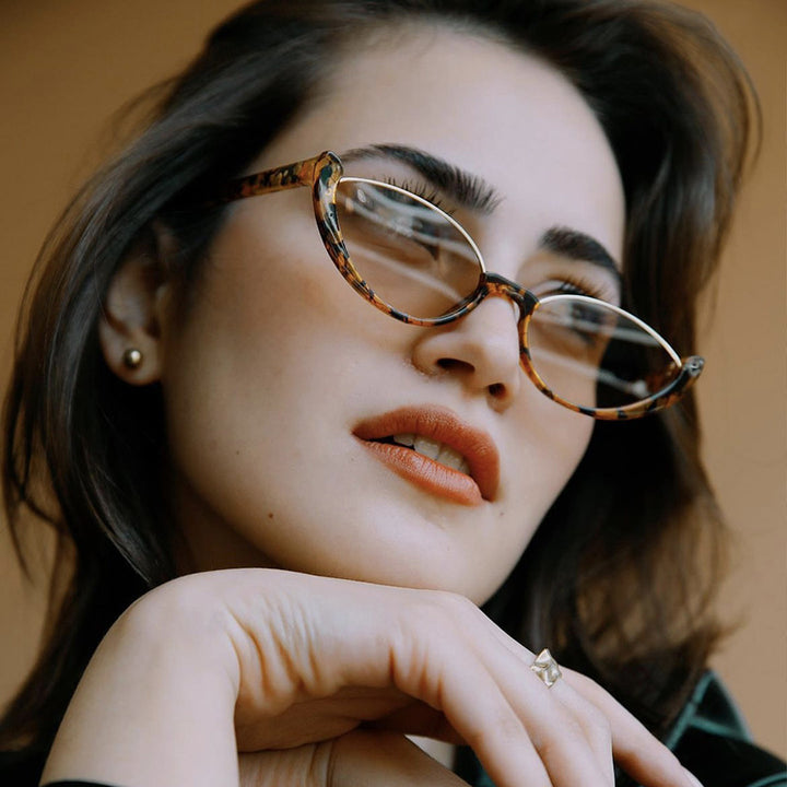 Dame elegant solbrille i stilfull kattøye-design Skanto