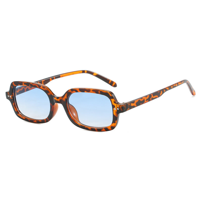 Dame moteriktig solbrille med unik skilpaddeskallramme Skanto