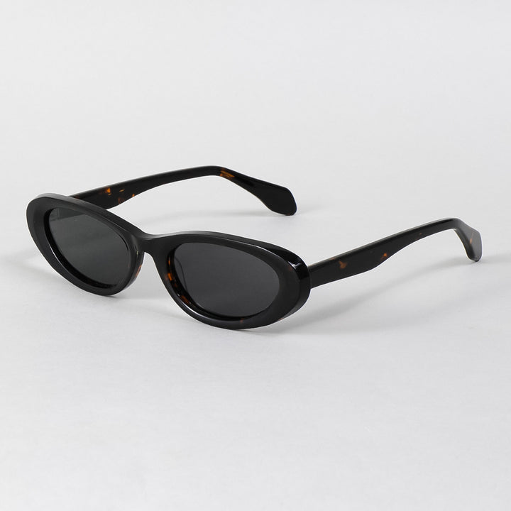 Dame designer solbriller i moderne oval design Skanto