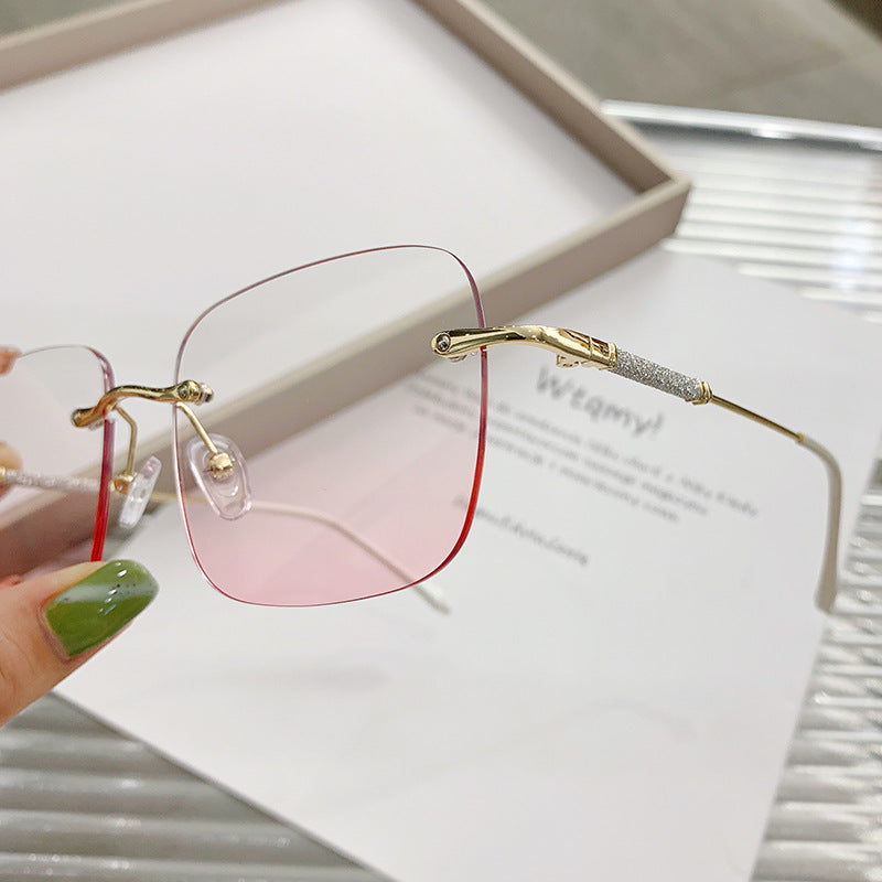 Dame elegant kvadratisk solbrille med glitrende detaljer Skanto