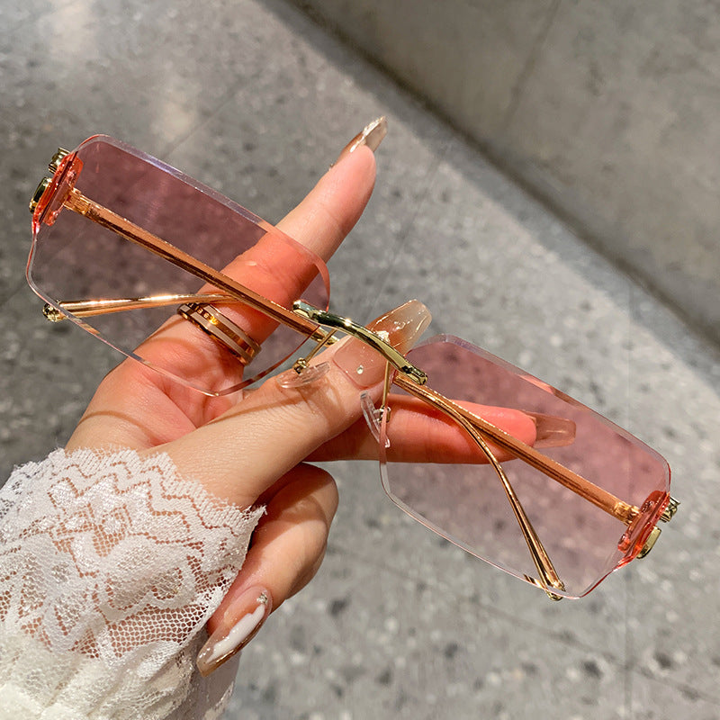 Dame elegant firkantet solbrille med stilfullt skjellmønster og UV-beskyttelse Skanto