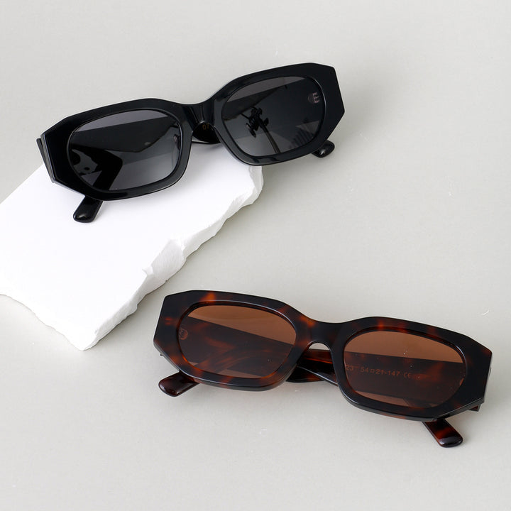 Dame moteriktig solbrille i stilfull, oversized design Skanto
