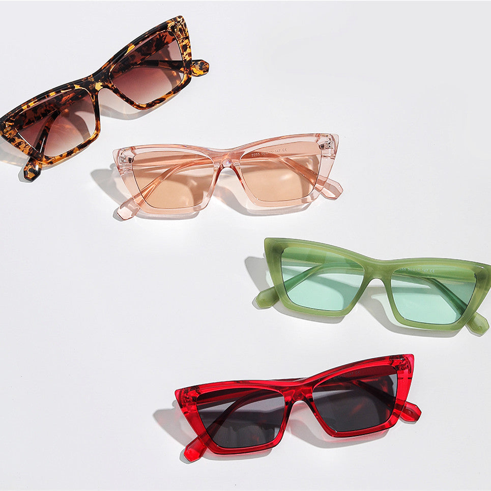 Dame geometrisk solbrille med stilfull plastinn ramme Skanto