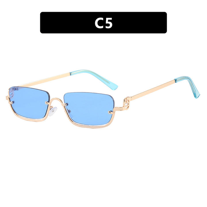 Dame firkantet solbrille med elegant metallramme Skanto