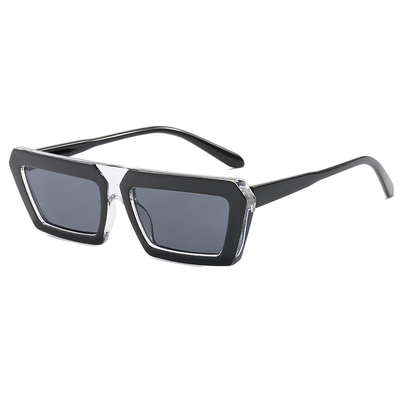 Dame fashion solbrille med markant firkantet ramme og polarisert glass Skanto