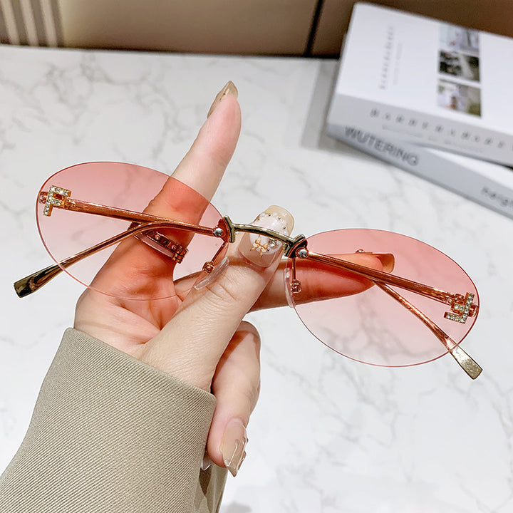 Dame Modische solbrille med innovativt design og komfortabel ramme Skanto