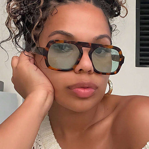 Dame moteriktig solbrille i moderne retro-stil Skanto
