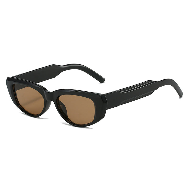 Dame moteriktig solbrille i cat-eye stil med eksentrisk silhuett Skanto