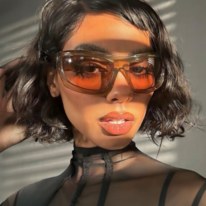 Dame trendy firkantet solbrille med gjennomsiktig ramme og komfortable linser Skanto