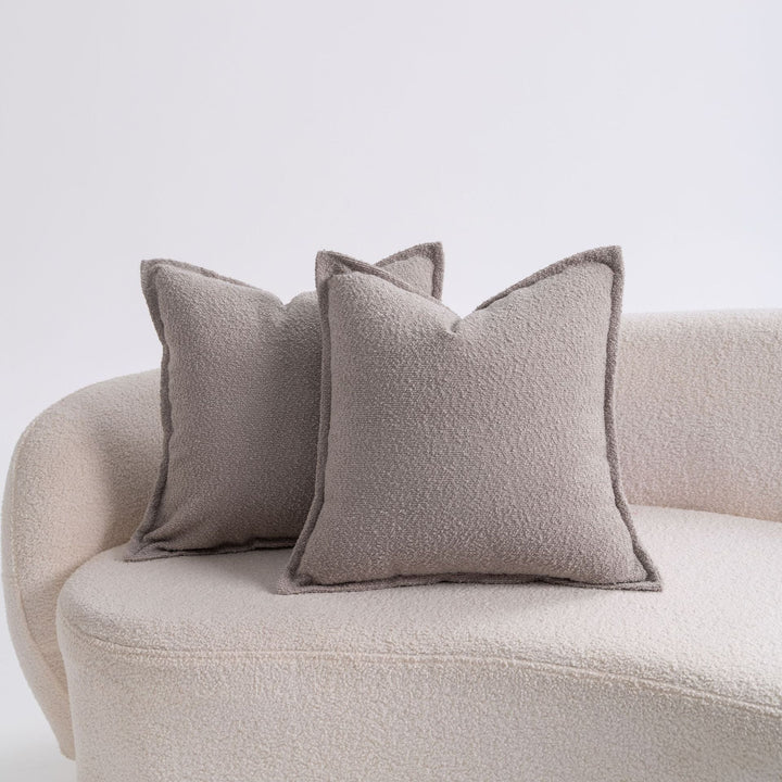 Kvinnens kosepute med moderne strukturell design Skanto