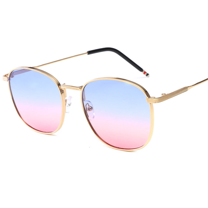 Dame stilige oversized solbriller med glamorøst metallramme Skanto
