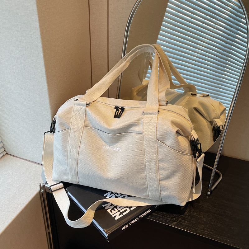 Sporty weekend bag with ergonomic carrying options Skanto