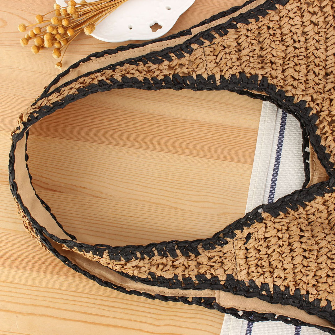 Beach shoulder bag made of hand-woven natural material with comfortable carrying handles Skanto