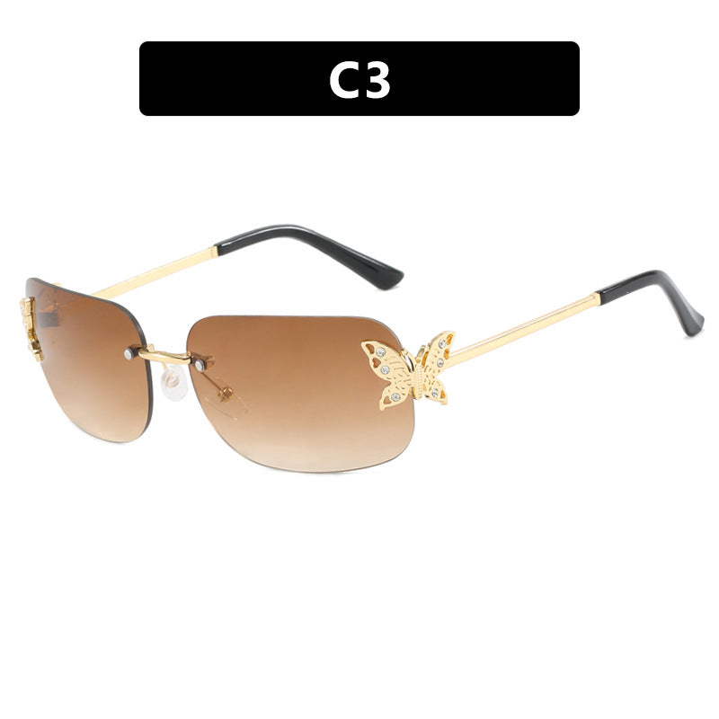 Dame moteriktig solbrille med filigran sommerfugldesign og beskyttende glass Skanto