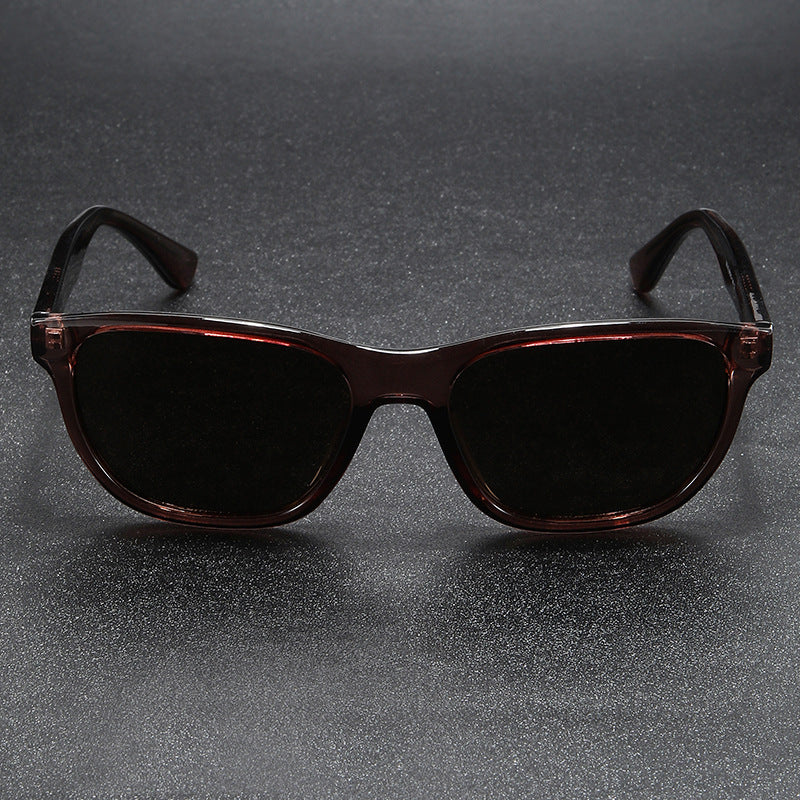 Dame solbrille i moderne retro-design med høykvalitets UV-beskyttelse Skanto