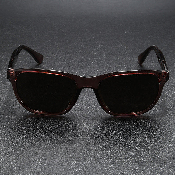 Dame solbrille i moderne retro-design med høykvalitets UV-beskyttelse Skanto
