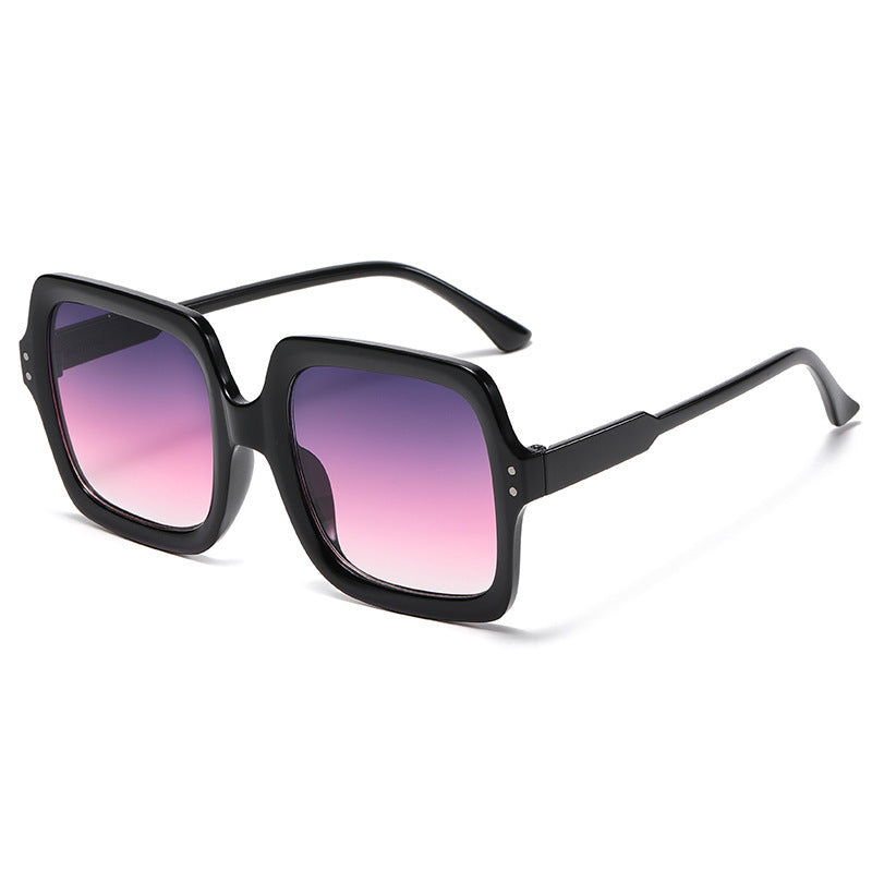 Dame moteriktig kvadratisk solbrille med speilende glass Skanto